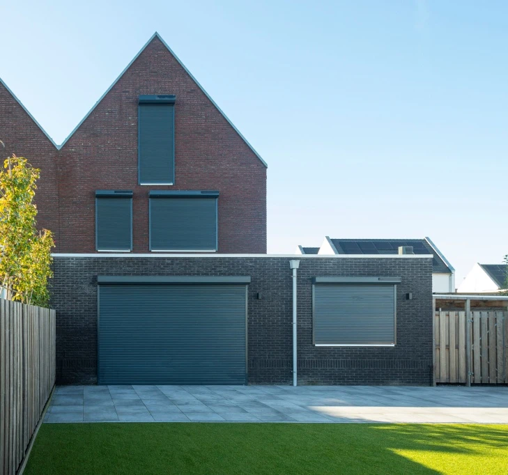 Woning in Flevoland met rolluiken op zonne-energie